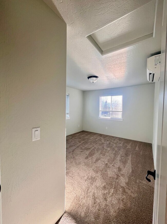 Building Photo - New Construction Medford/Central Point Area - Close to all Everything !