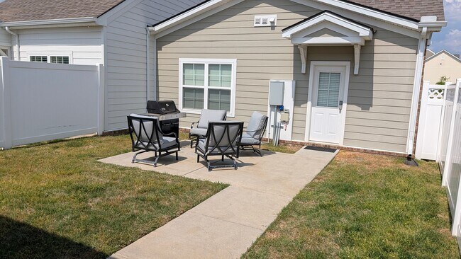 Building Photo - 531 Farmstead Ln