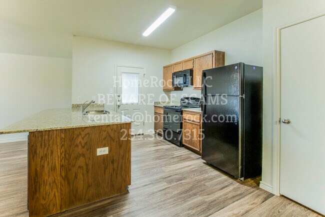 Building Photo - 3101 Ochiltree Dr