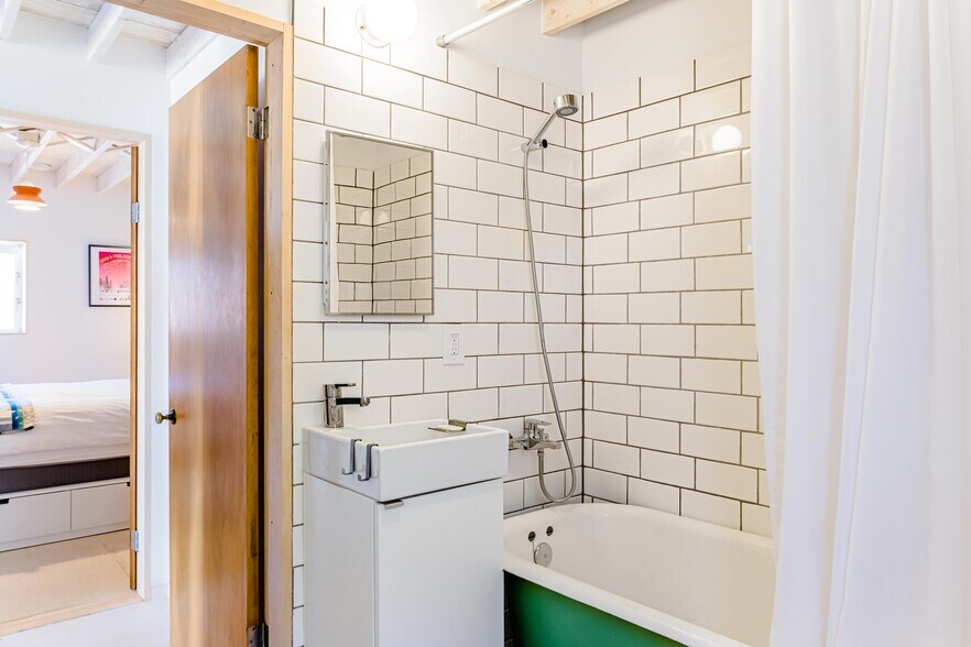 Building Photo - 8020 N Hurst Ave