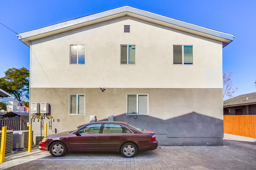 Building Photo - 5258 Oakland St