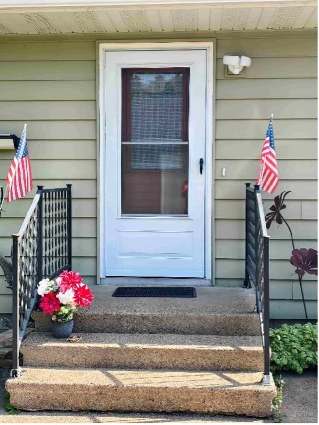 Building Photo - Click the “Apply Now” button or email wapmrentals@gmail.com for a prompt response.