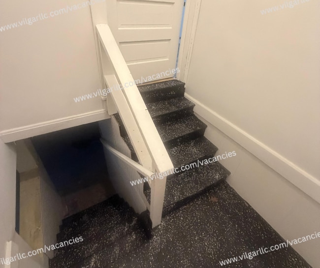 Building Photo - 3 Large Bedrooms • 1 Full Bathroom.  Spacious home ready for immediate move-in.