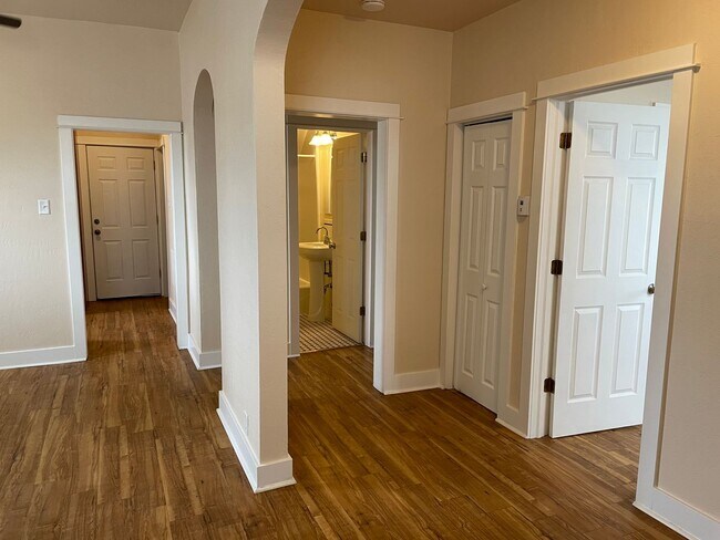 Building Photo - Johnstown Apartments (KC-KS)