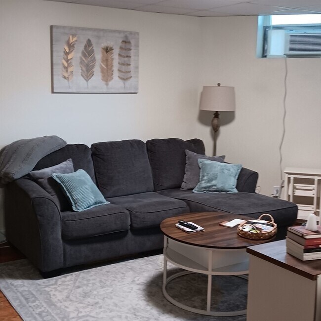 Building Photo - 104 S Main St