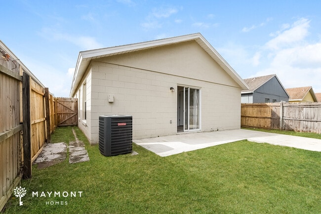 Building Photo - 1121 Shoshanna Dr