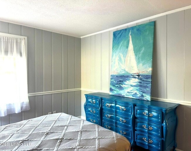 Building Photo - 1323 3rd St