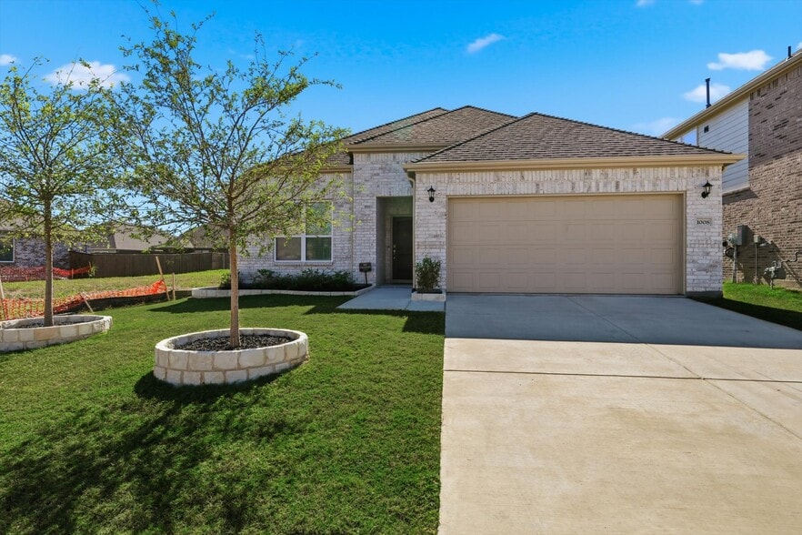 Primary Photo - 1008 Elijah Dr