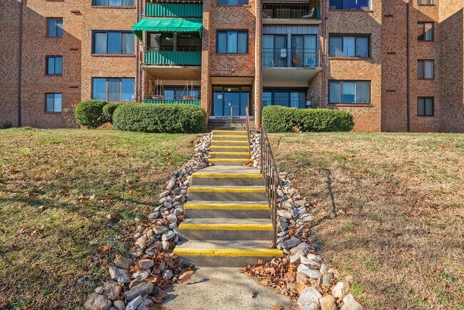 Building Photo - 1509 Regency Woods Rd