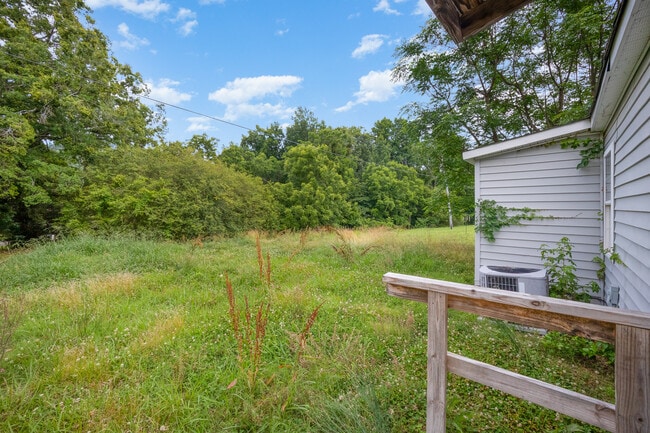 Building Photo - 1043 Mountain Crest Dr