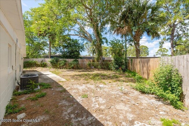 Building Photo - 1104 Azalea Ln