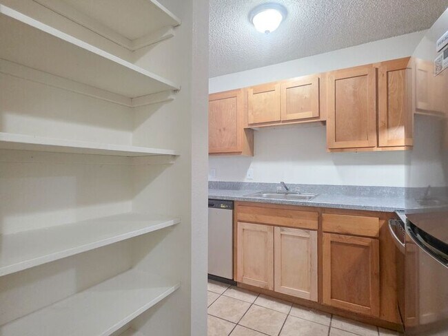 Building Photo - 17150 SW Heritage Ct