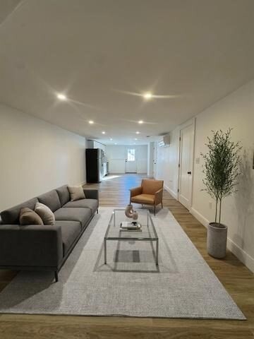 Building Photo - 507 Main St