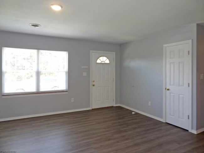 Building Photo - 1002 Bakers Ridge Rd