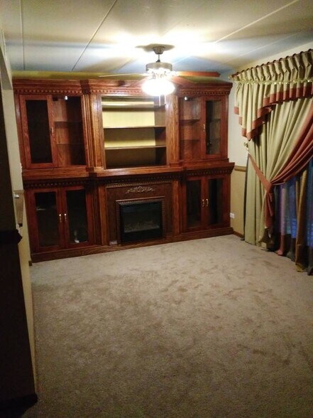 Building Photo - 8351 W 87th St
