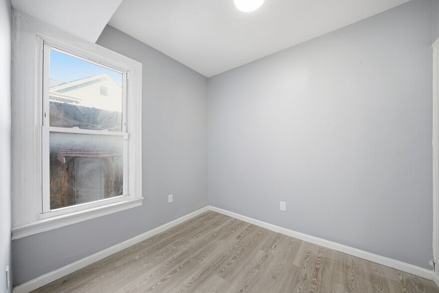 Building Photo - 156 Butler St