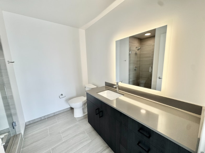 Building Photo - 461 W Chicago Ave