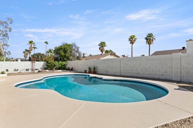 Building Photo - 6021 E Acoma Dr