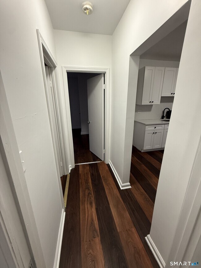 Building Photo - 127 Eagle St