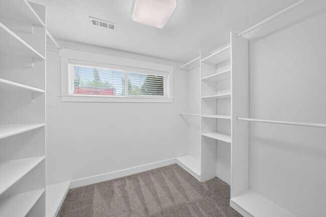 Building Photo - 281 W 2000 S St