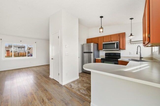 Building Photo - 569 S Edinburgh Dr