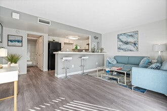 Building Photo - Seventh Apartments