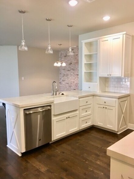 Building Photo - 203 N Powderhorn Dr
