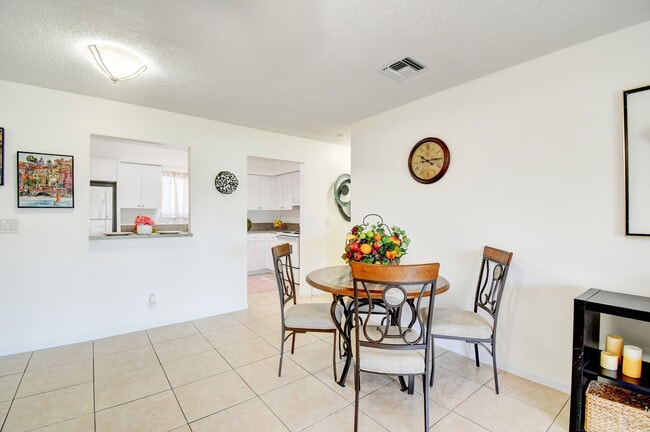 Building Photo - 420 NE 17th Ave