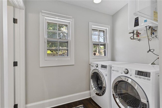 Building Photo - 481 Hill St SE