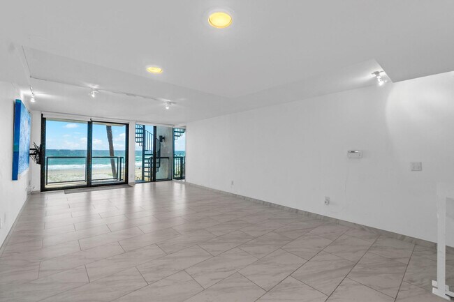 Building Photo - 550 Ave