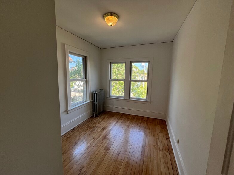 Building Photo - 3040 N Fratney St