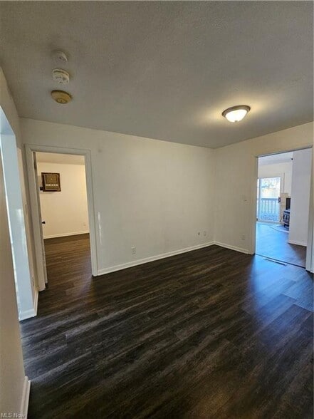 Building Photo - 2bd/1bth Duplex in Kent with detached garage