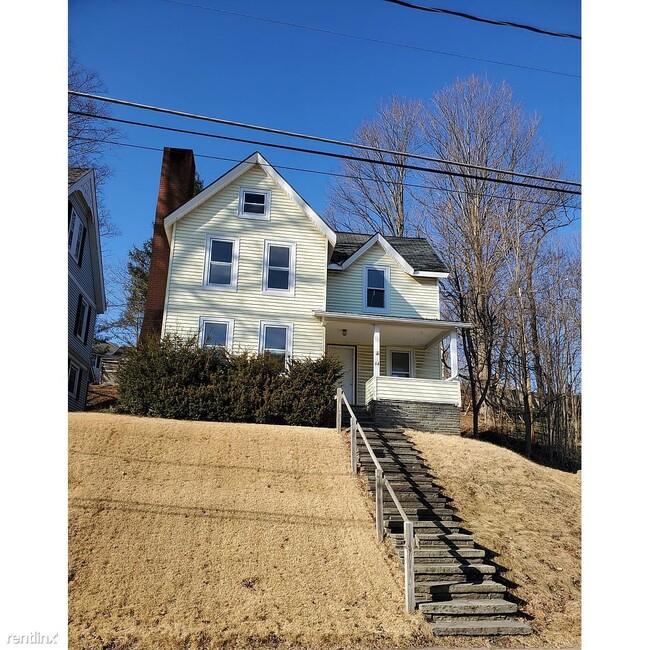 Primary Photo - 4 br, 2 bath House - 64 Mead Street