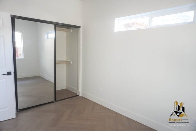 Building Photo - 125 B St