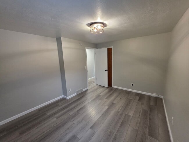 Building Photo - Available Now Great 3 Bedroom Ranch Home Close To Everything!