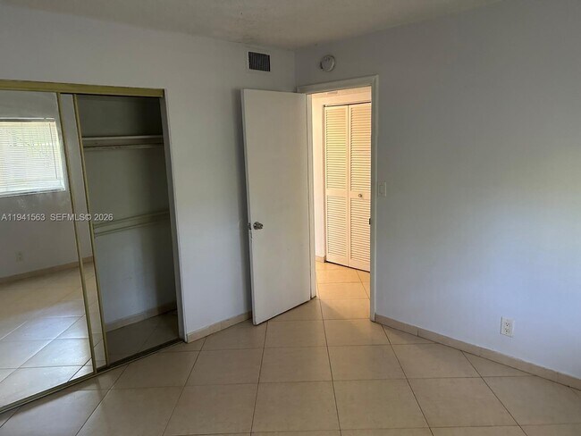 Building Photo - 1111 SW 4th St