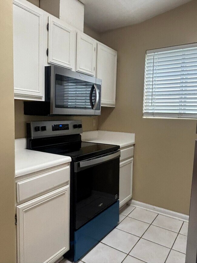 Building Photo - 447 Richview Park Cir W