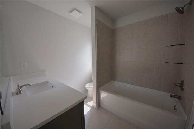 Building Photo - 547 Hellen Vly Dr