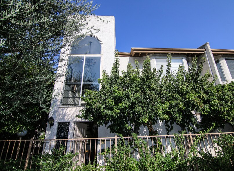 Primary Photo - 5323 Coldwater Canyon Ave