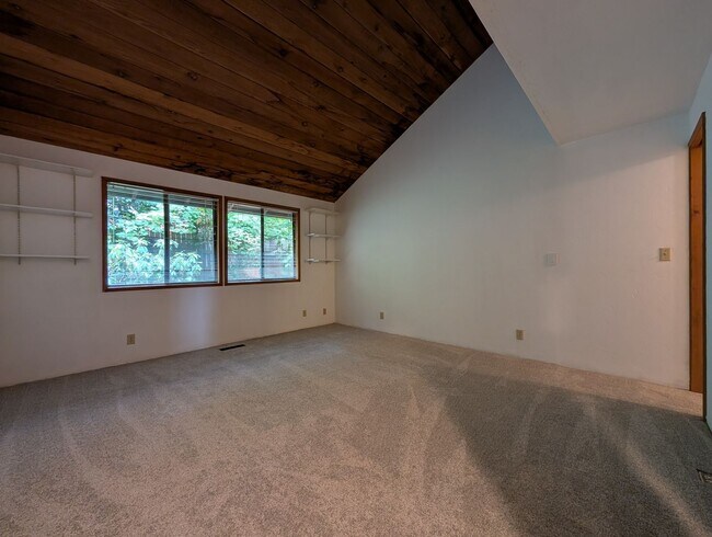 Building Photo - Fantastic 4 Bedroom, 2 Bath Home In The Thurston Area Of Springfield!