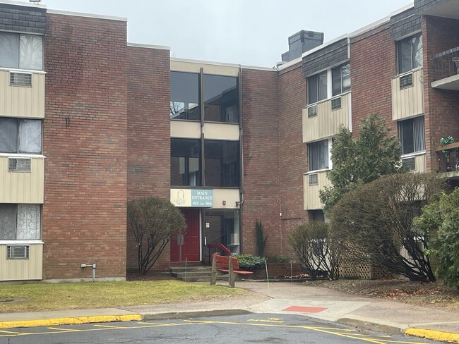 Primary Photo - 963 High Path Rd