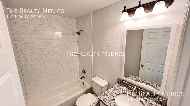 Building Photo - 4165 Hammock Rd