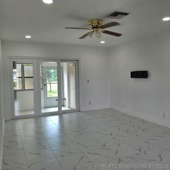Building Photo - 2739 Emory Dr W