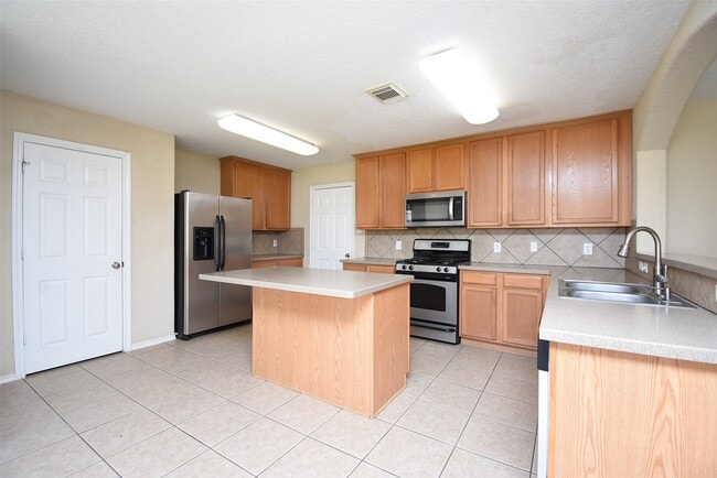 Building Photo - 11215 Overland Trail Dr