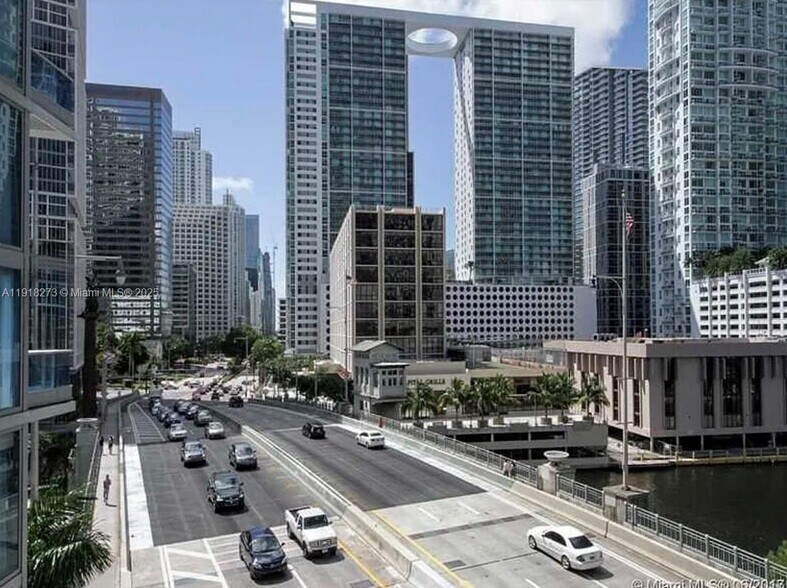 Building Photo - 200 Biscayne Boulevard Way