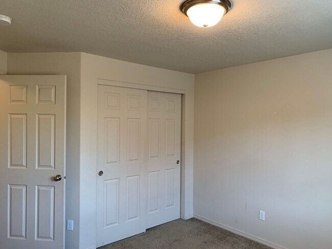 Building Photo - *** FIRST FULL MONTH'S RENT FREE***BEAUTIF...
