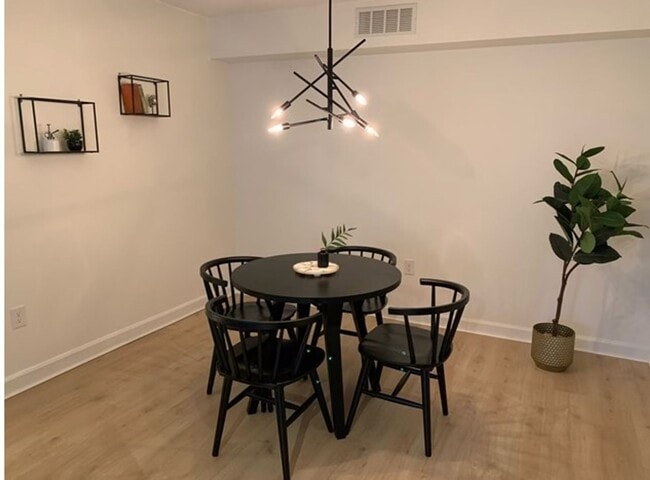 Building Photo - 4 Grand Hall