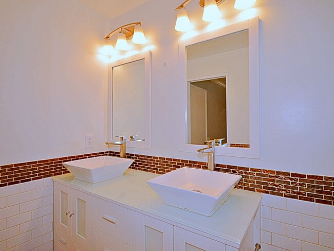 Building Photo - Cozy 3 bed 2 bath Cathedral City home