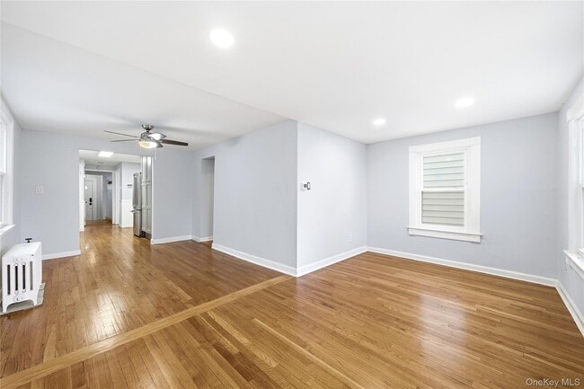 Building Photo - 100 School St