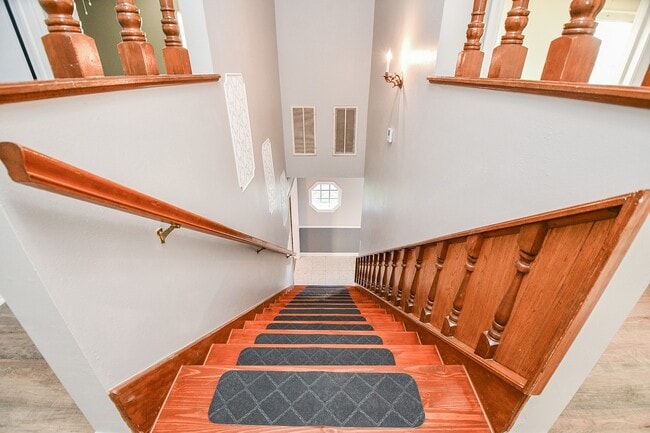 Building Photo - 7310 Ridge Oak Dr